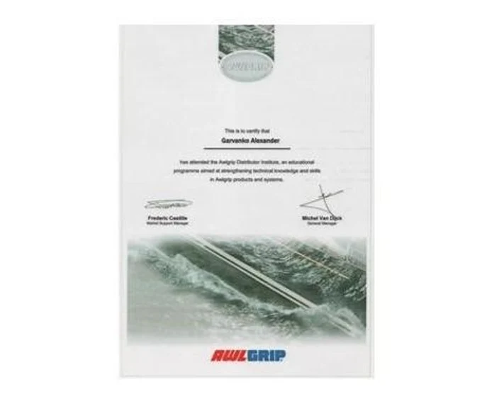 Меня зовут Александр Гарванко.
Я эксперт по окраске и ремонту яхт с более чем 20-летним опытом в судостроении и яхтенной индустрии.

